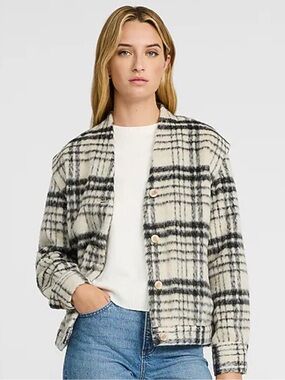 NWT Express Fuzzy Plaid Cap Sleeve Shacket. Women’s size L.